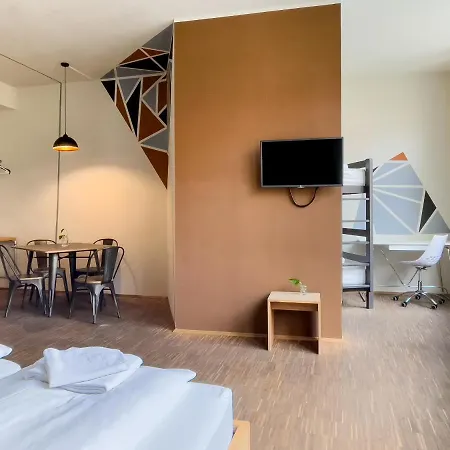 Five Elements & Capsules Kapszulahotel