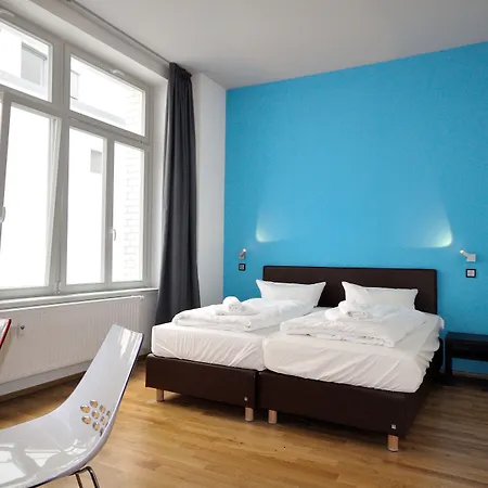 Five Elements & Capsules Lipcse