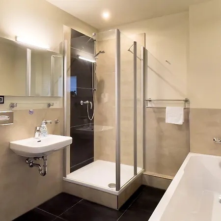 Five Elements & Capsules Lipcse