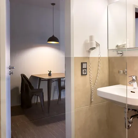 Five Elements & Capsules Lipcse