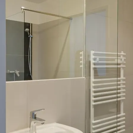 Five Elements & Capsules Lipcse