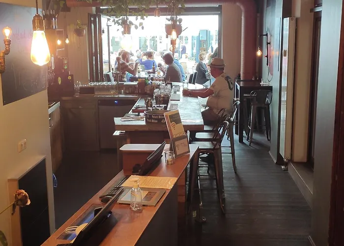 بيت شباب Five Elements & Capsules *