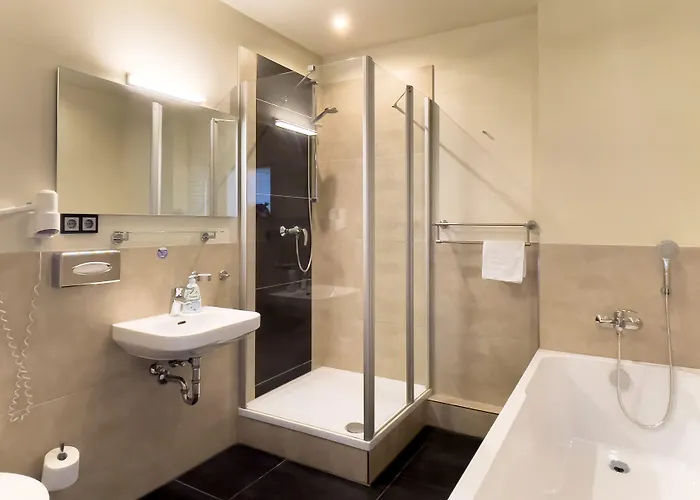 Five Elements & Capsules لبسيا