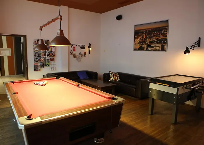 بيت شباب Five Elements & Capsules لبسيا