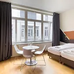 Five Elements & Capsules Hostel *