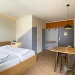 Five Elements & Capsules Hostel *