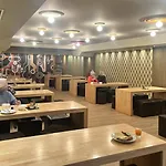 Five Elements & Capsules Hostel *