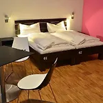 Five Elements & Capsules Hostel Lipsko