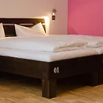 Hostel Five Elements & Capsules Lipsko