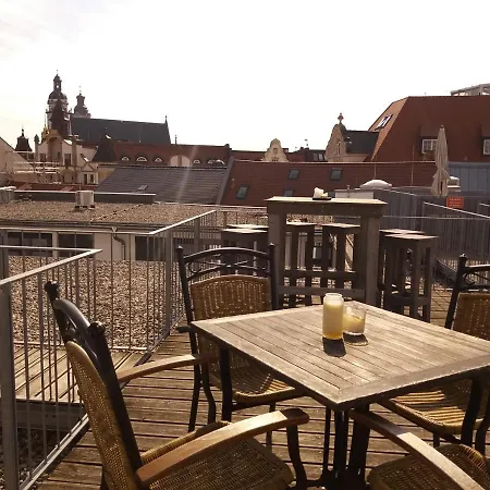 מלון קפסולה Five Elements & Capsules *