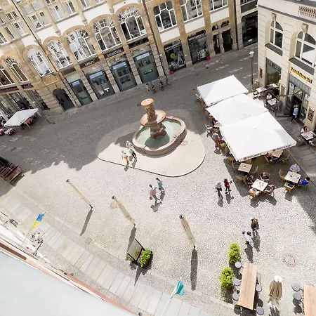 Five Elements & Capsules לייפציג