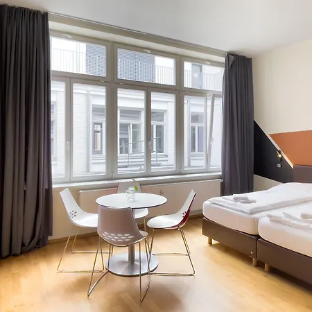 Five Elements & Capsules Hostel *