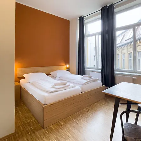 Five Elements & Capsules Hostel *