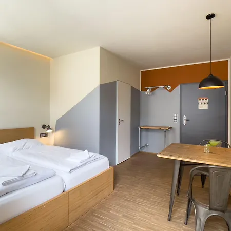 Five Elements & Capsules Hostel *