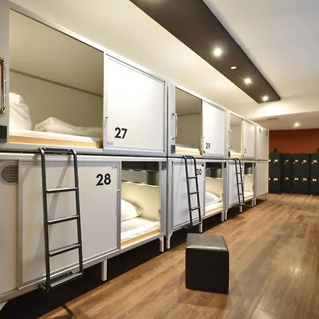 Five Elements & Capsules Hostel *