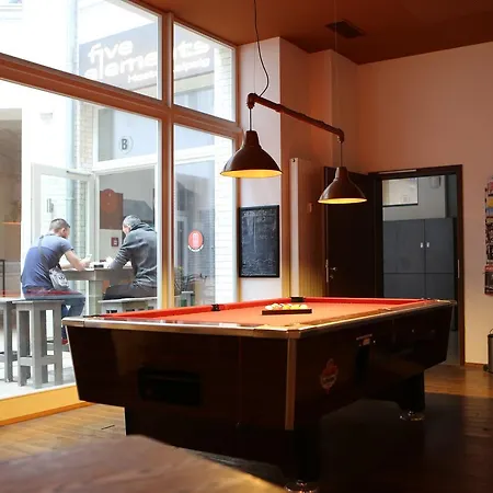 Five Elements & Capsules * לייפציג