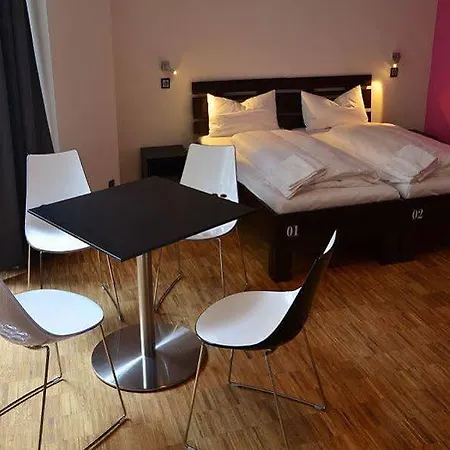 מלון קפסולה Five Elements & Capsules