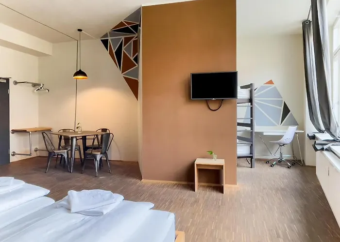 Five Elements & Capsules Ostello