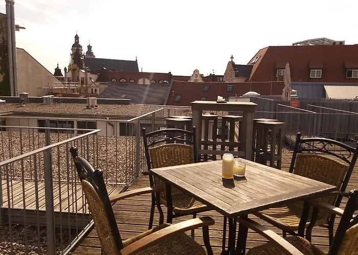 Five Elements & Capsules Ostello *