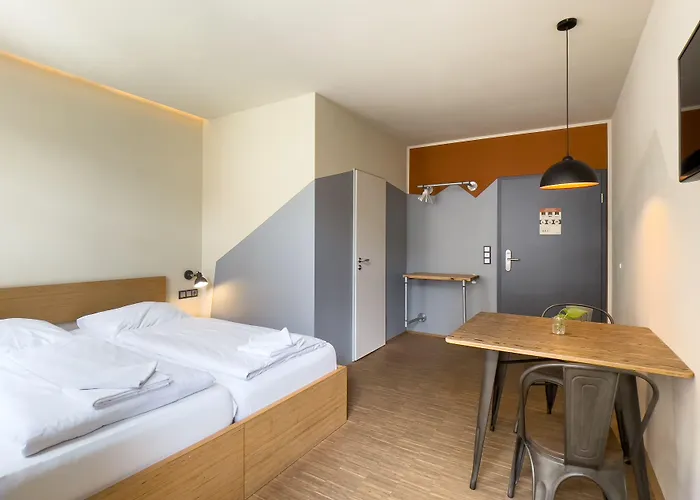 Five Elements & Capsules Hostel *