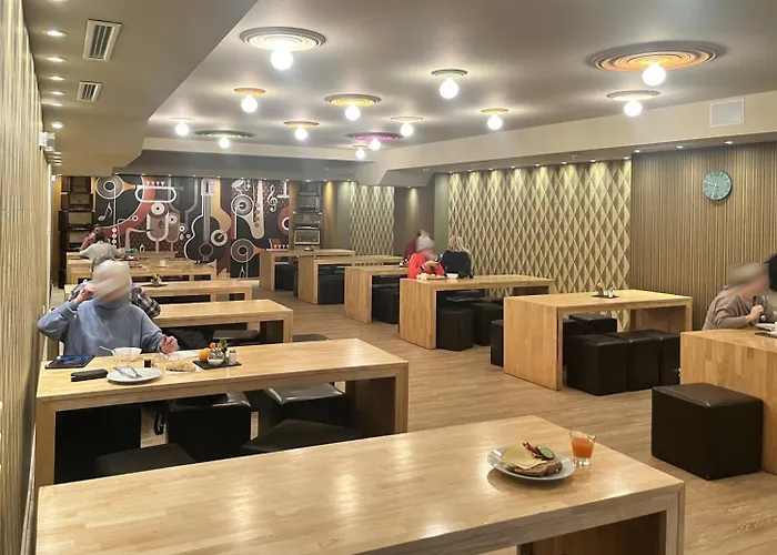 Five Elements & Capsules Hostel *