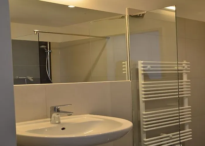 Hostel Five Elements & Capsules *