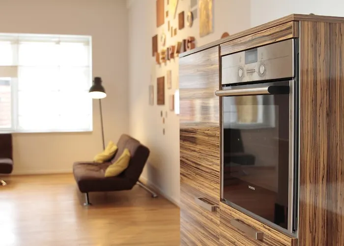 Five Elements & Capsules Lipsia